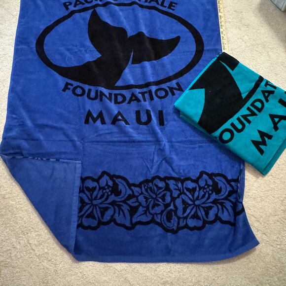 Set of 2 Maui whale's tail beach towels - Picture 2 of 2